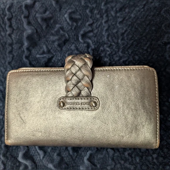 Michael Kors Gold Wallet - Picture 5 of 5